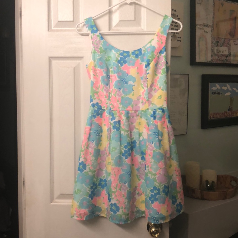 Lilly Pulitzer flowery dress. Size 00.